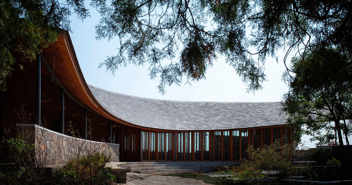 restaurant's curvilinear form encompasses ancient temple in china - Vimarsana News