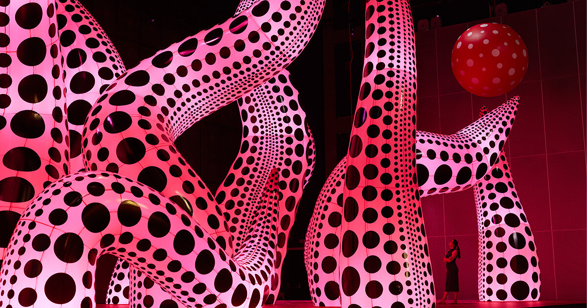 yayoi kusama's inflatable works take over manchester in 'you, me & the balloons' exhibition - Vimarsana News