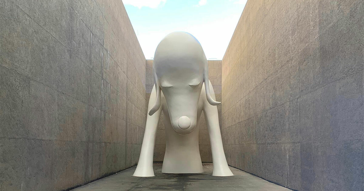 shiny-dog-sculpture-yoshimoto-