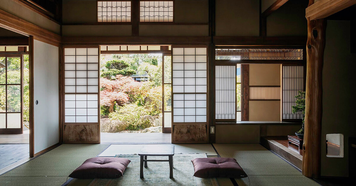 小田原の築70年の日本家屋を照らす小さな中庭