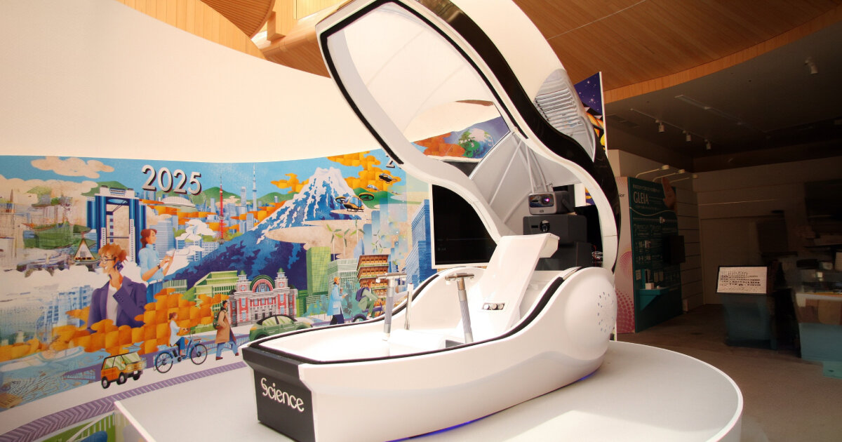 human washing machine splashes water and blasts air to clean you up on its own