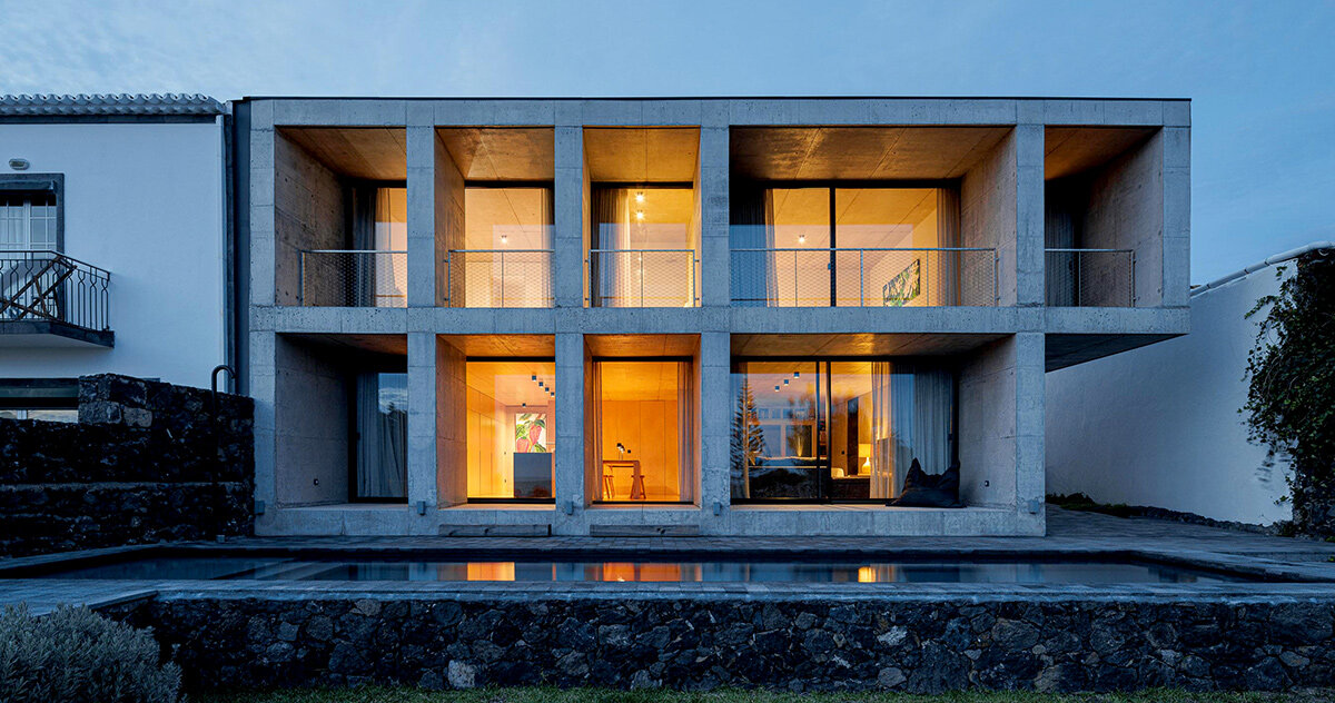 SO arquitetos builds coastal 'casa da rocha quebrada' as a grid of framed views