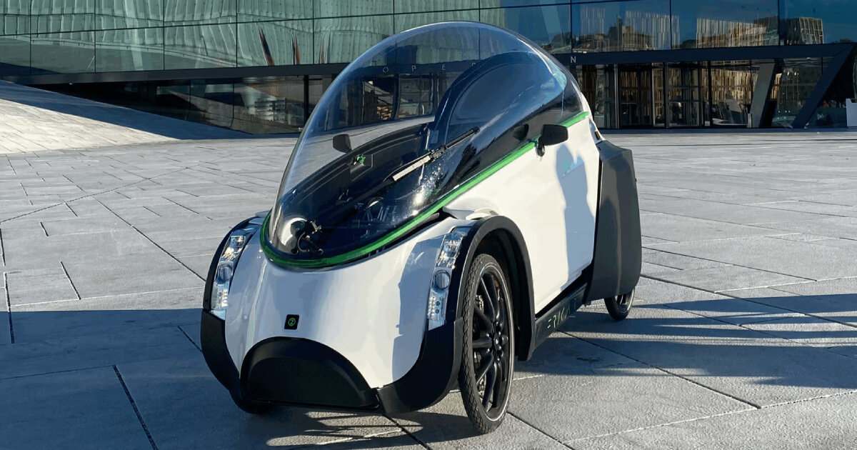 spaceship-like electric podbike encases riders using transparent canopy with built-in fan