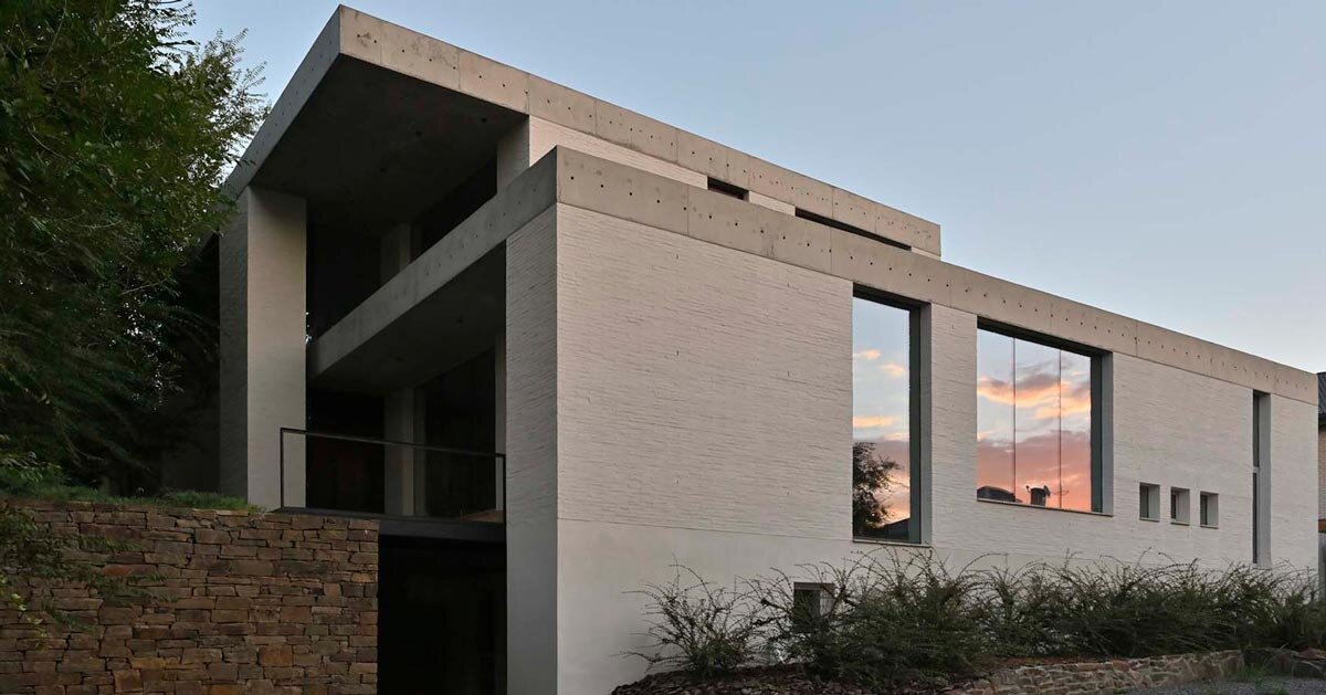 chado’s monolithic white concrete brick office stands near botanical garden in russia