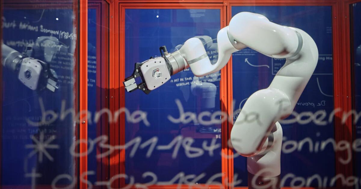 autonomous robotic installation writes and erases history in real time