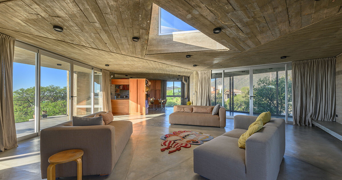 cristian nanzer cuts skylights into this 'casa cosmos' for a triangulated view of the stars