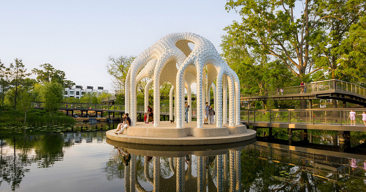 MARC FORNES / THEVERYMANY's cocooned aluminum pavilion rises in north carolina park