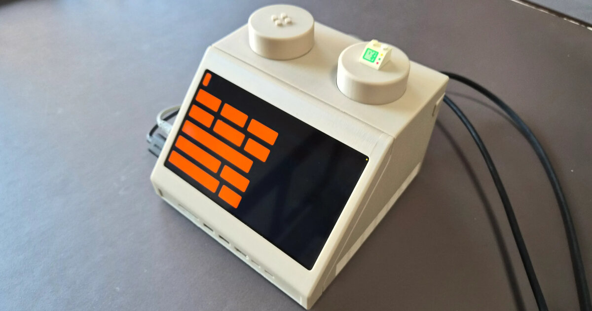 space-inspired mini apple workstation pays homage to classic LEGO computers