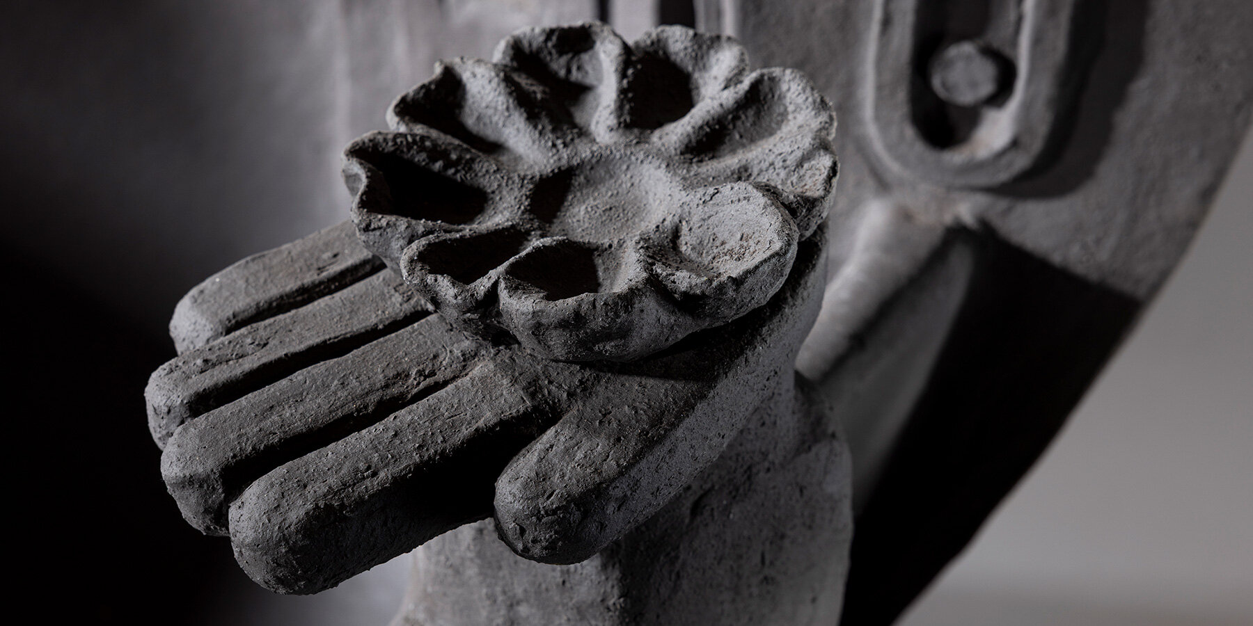 sharon van overmeiren carves monolithic ceramic bathtubs for studio LOHO