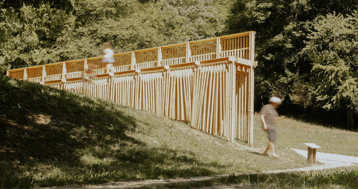 nearly 1,000 wooden chimes turn le bruit du bois into an alpine instrument