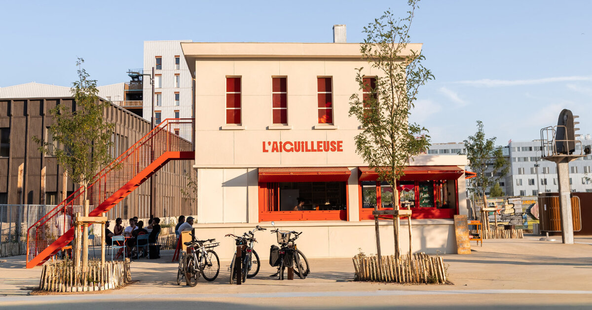 former railway signal box reopens as l'aiguilleuse red-orange kiosk-bar in nantes