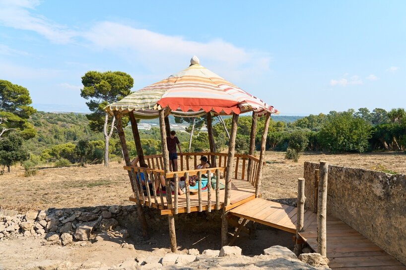 thinking with animals in the sicilian village of santo pietro explores the human-animal divide