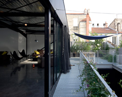 FABRE/deMARIEN architectes: big black box