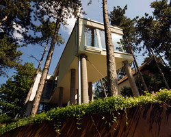 munkacsoport.net: summer house on pillars