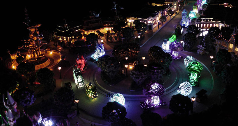 disneyland main street parade in miniature