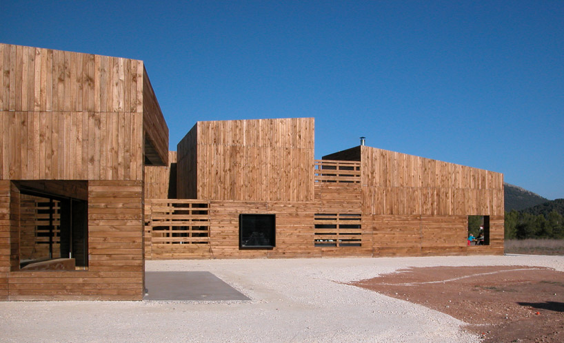 blancafort reus arquitectura: a house for three sisters