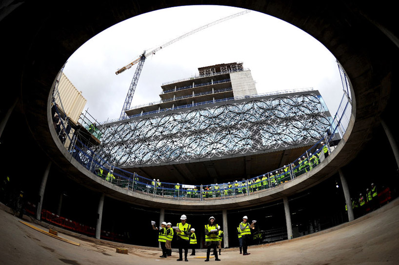 mecanoo architecten: library of birmingham celebrates top out