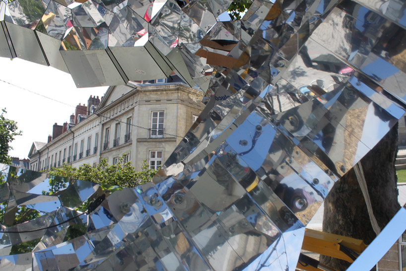 suspended sculpture composed of 1200 mirrors reflects french cityscape