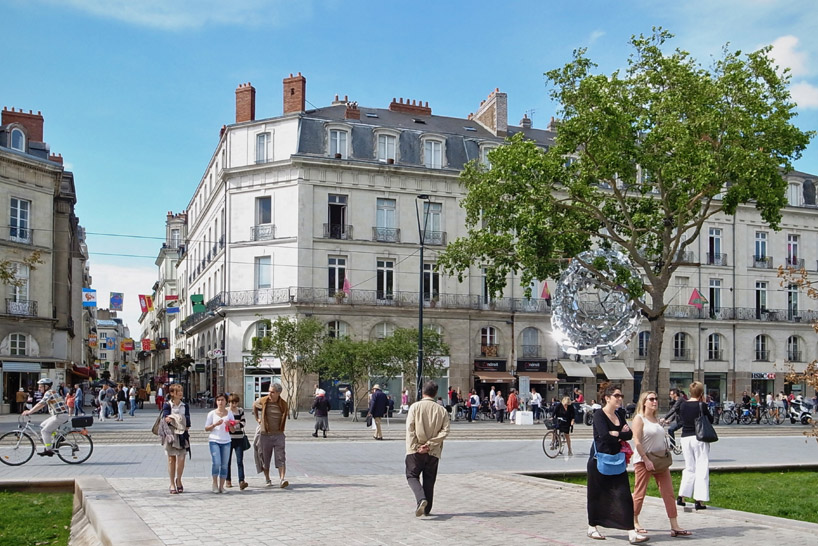 suspended sculpture composed of 1200 mirrors reflects french cityscape