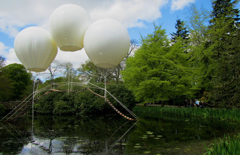 helium balloon suspended bridge by olivier grossetête
