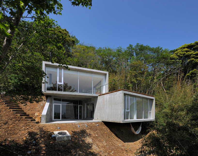 florian busch architects: 'A' house in kisami