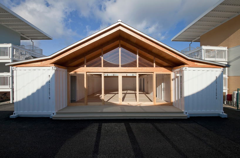 shigeru ban: onagawa temporary container housing + community center
