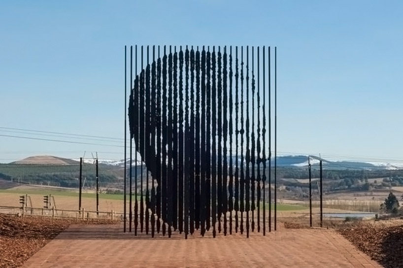 nelson mandela monument by marco cianfanelli