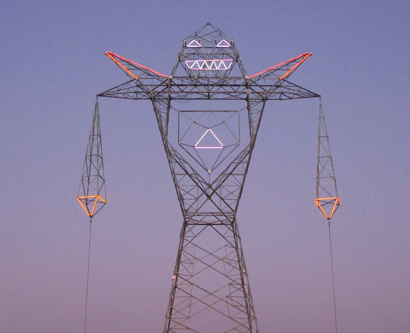 DOMA turns electricity pylon into a giant robot: colosso