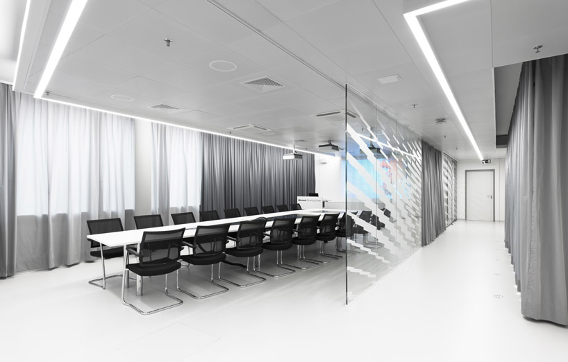 coast office architecture: microsoft briefing center - 10