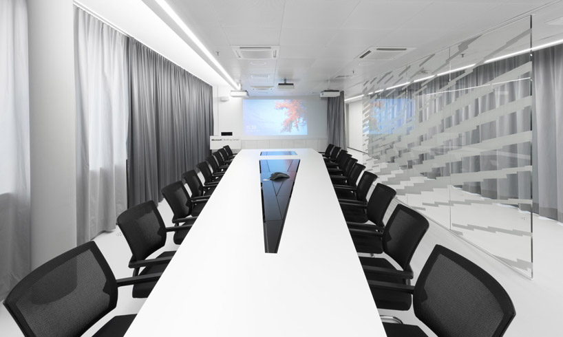 coast office architecture: microsoft briefing center - 11