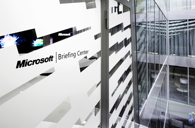 coast office architecture: microsoft briefing center - 13
