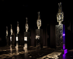 li wei: mirror's hand sculpture