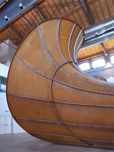 anish kapoor: dirty corner