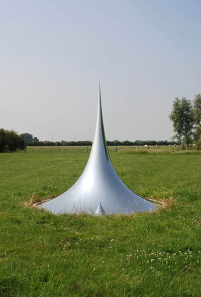 anish kapoor: 'turning the world upside down' in kensington gardens