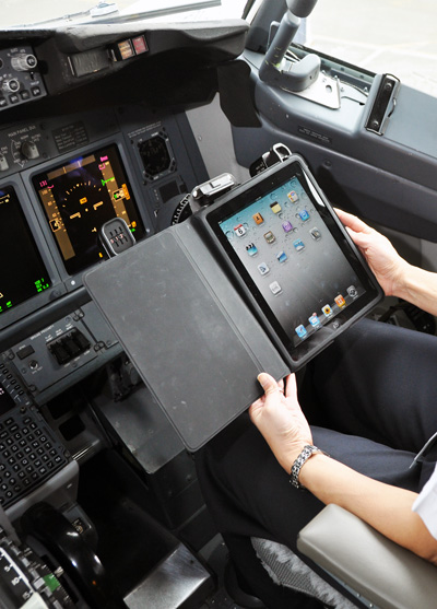 alaska airlines replaces flight manuals with iPads
