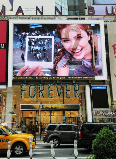 space150: forever 21 interactive billboard