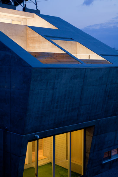 level architects: house in fuji