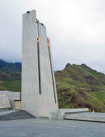 menis arquitectos: sacred museum and plaza espana rehabilitation