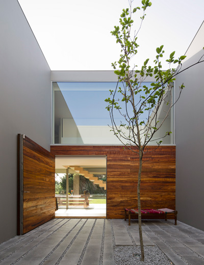 FVArquitectos: house in quinta patino