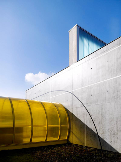 dmvA: sport hall ka hiel