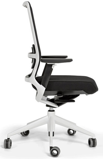 feria hábitat valencia: 10 years of nude   young spanish design