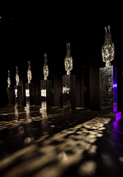 li wei: mirror's hand sculpture