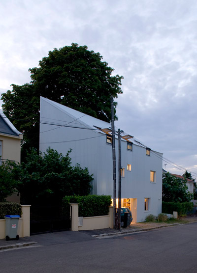 berranger & vincent: house to catch the tree