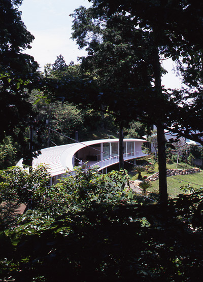 shigeru ban architects: crescent house