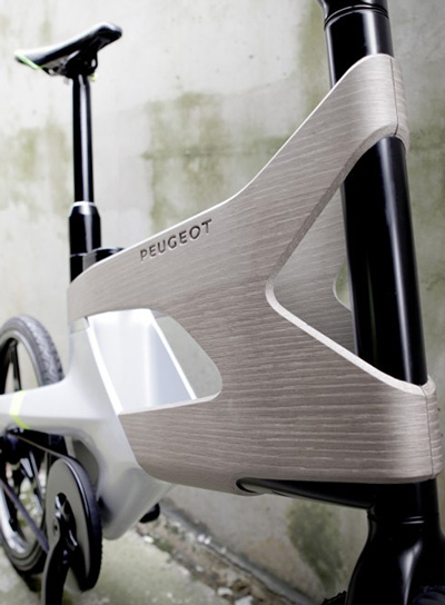 peugeot DL122 bike with laptop compartment