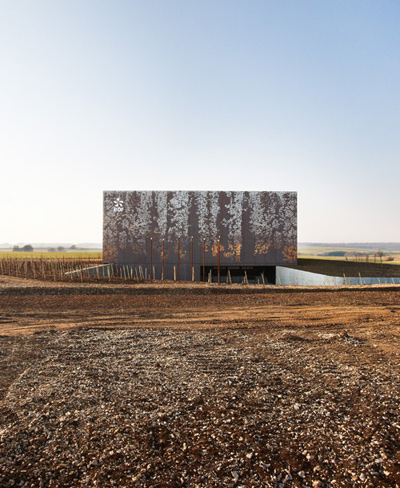 LAN architecture: EDF national archives   now complete