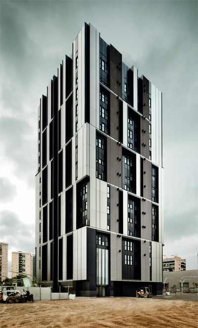 roldán + berengué: social housing tower in plaza europa