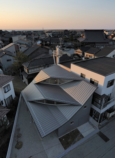 nakae architects: facing true south