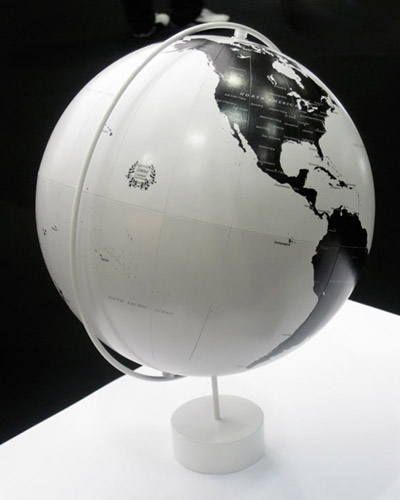 nendo: corona black and white globe