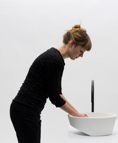 tilting sink by gwenolé gasnier